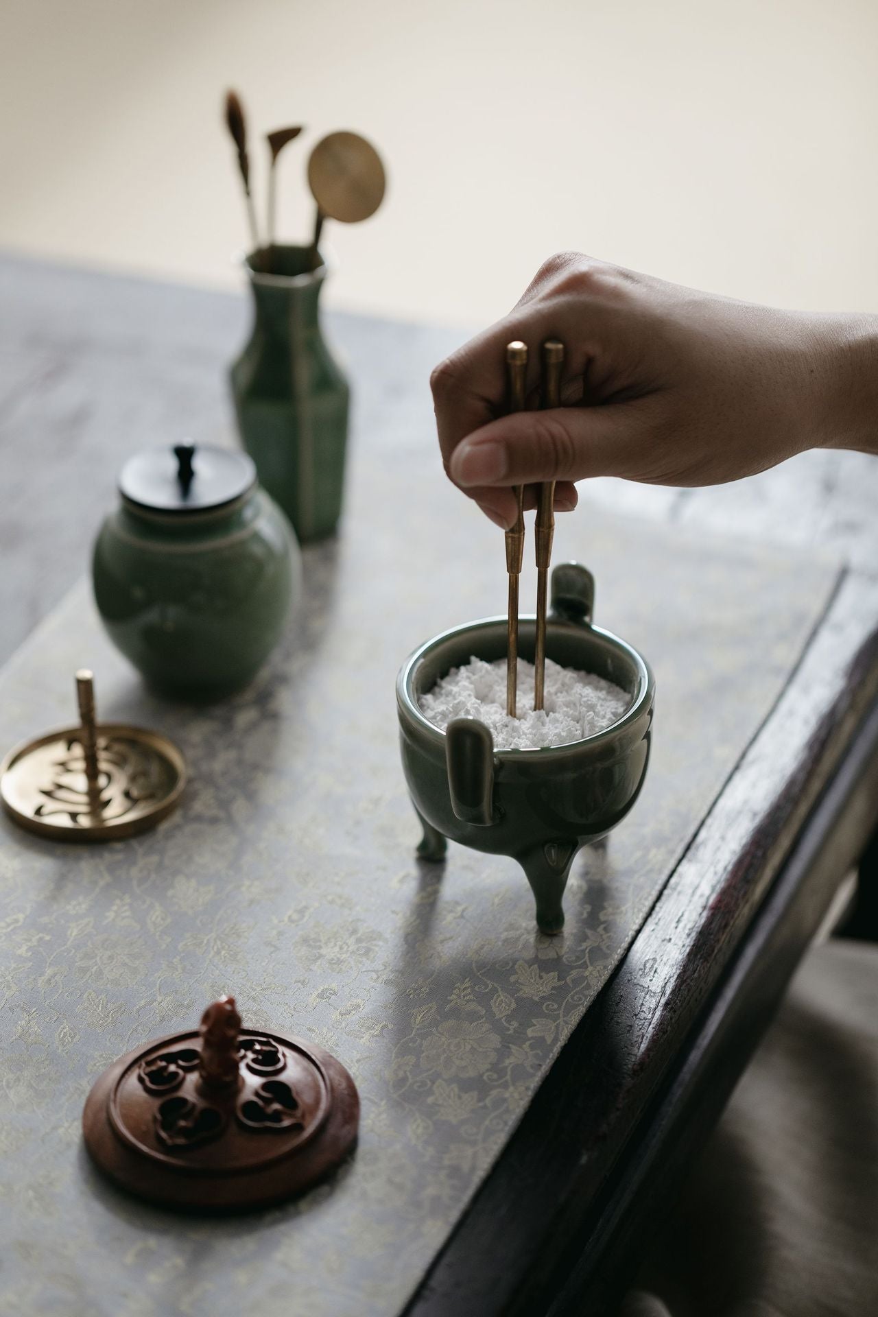 Luxury Green Ceramic Kit Low Tripod Includes White Ash (60g) and Incense (60g)