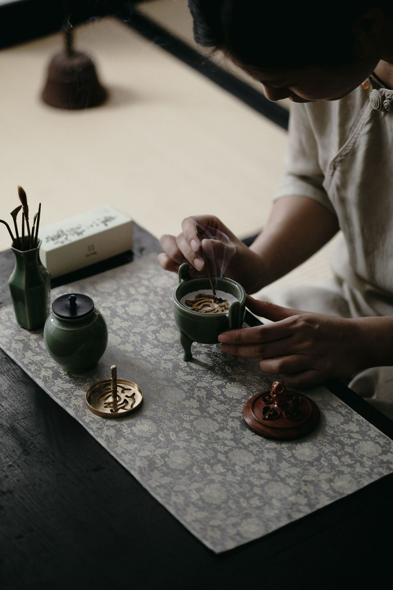 Luxury Green Ceramic Kit Low Tripod Includes White Ash (60g) and Incense (60g)