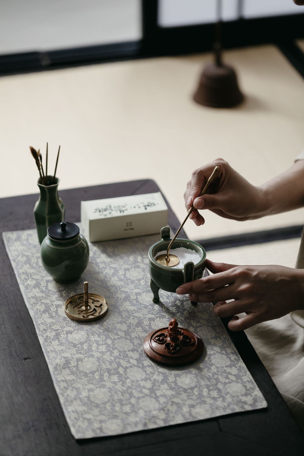 Luxury Green Ceramic Kit Low Tripod Includes White Ash (60g) and Incense (60g)