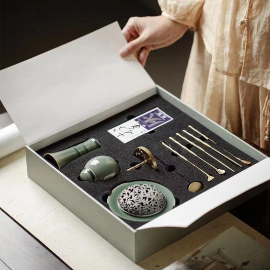 Luxury Flat Green Ceramic Kit Silver Lid Includes White Ash (60g) and Incense (60g)